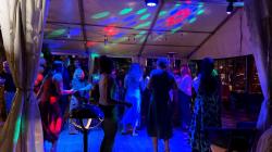 La piste de danse sous les lumières